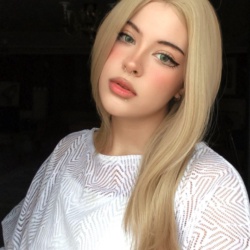 کلاه گیس بلوند اش فرق وسط 